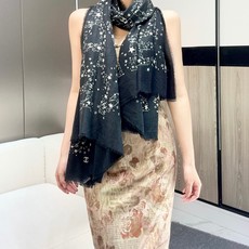 🆕 2025年香奈儿秋冬提前上新,美女都爱此款 超级有腔调!!!】谁懂这种秋冬调性的美啊?!!!这款小香披肩也是我疯 🆕 2025年香奈儿秋冬提前上新,美女都爱此款 超级有腔调!!!】谁懂这种秋冬调性的美啊?!!!这款小香披肩也是我疯