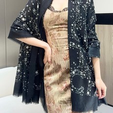 🆕 2025年香奈儿秋冬提前上新,美女都爱此款 超级有腔调!!!】谁懂这种秋冬调性的美啊?!!!这款小香披肩也是我疯 🆕 2025年香奈儿秋冬提前上新,美女都爱此款 超级有腔调!!!】谁懂这种秋冬调性的美啊?!!!这款小香披肩也是我疯