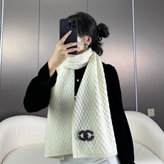 🛒𝐍𝐄𝐖 · /香奈儿新品!独家高品质!香奶奶家顶配款!菱形格logo围巾 选用高捻度羊毛纱线,紧密扎实,手感饱满柔软, 🛒𝐍𝐄𝐖 · /香奈儿新品!独家高品质!香奶奶家顶配款!菱形格logo围巾 选用高捻度羊毛纱线,紧密扎实,手感饱满柔软,
