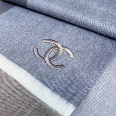 🆕 百分百山羊绒!香奈儿 新品 ·情侣款 羊绒围巾❗️臻选上乘的山羊绒纤维,耗时耗力,再以清泉水浸泡涤荡,使羊绒纤维 🆕 百分百山羊绒!香奈儿 新品 ·情侣款 羊绒围巾❗️臻选上乘的山羊绒纤维,耗时耗力,再以清泉水浸泡涤荡,使羊绒纤维