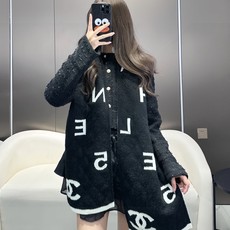 🆕 𝐂𝐇𝐀𝐍𝐄𝐋 字符五号围巾🧣 双面双色提花围巾 49%羊绒➕40%羊毛➕11%真丝面料~ 软软糯糯非常舒服细腻 3 🆕 𝐂𝐇𝐀𝐍𝐄𝐋 字符五号围巾🧣 双面双色提花围巾 49%羊绒➕40%羊毛➕11%真丝面料~ 软软糯糯非常舒服细腻 3