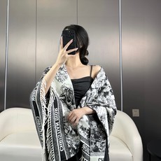 🆕 ✔️(动物方巾)重磅推荐‼️正品❗️CD动物印花大方巾❗️围巾披肩毛毯三用,超级惊艳的一款!百分百保真!超唯美的一款 🆕 ✔️(动物方巾)重磅推荐‼️正品❗️CD动物印花大方巾❗️围巾披肩毛毯三用,超级惊艳的一款!百分百保真!超唯美的一款