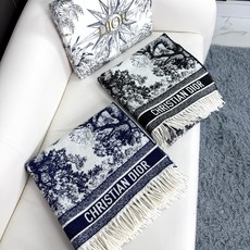🆕 ✔️(动物方巾)重磅推荐‼️正品❗️CD动物印花大方巾❗️围巾披肩毛毯三用,超级惊艳的一款!百分百保真!超唯美的一 🆕 ✔️(动物方巾)重磅推荐‼️正品❗️CD动物印花大方巾❗️围巾披肩毛毯三用,超级惊艳的一款!百分百保真!超唯美的一