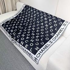 🆕 𝐂HANEL 2025秋冬限量版‼️香奶奶家❤️闭眼全收专柜货,小香今年新品。小字母大尺寸美到没朋友❗️纯纯的专柜 🆕 𝐂HANEL 2025秋冬限量版‼️香奶奶家❤️闭眼全收专柜货,小香今年新品。小字母大尺寸美到没朋友❗️纯纯的专柜
