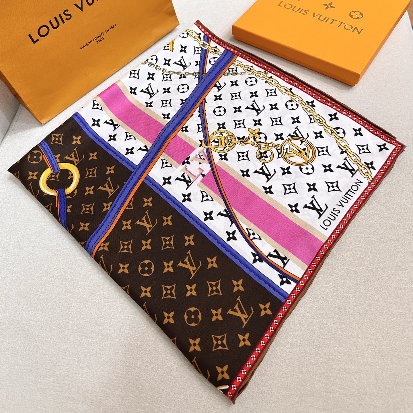 🆕   STRA🆕 P AND TRUNK SQUARE 90方巾 Stra🆕 P And Trunk Square 方