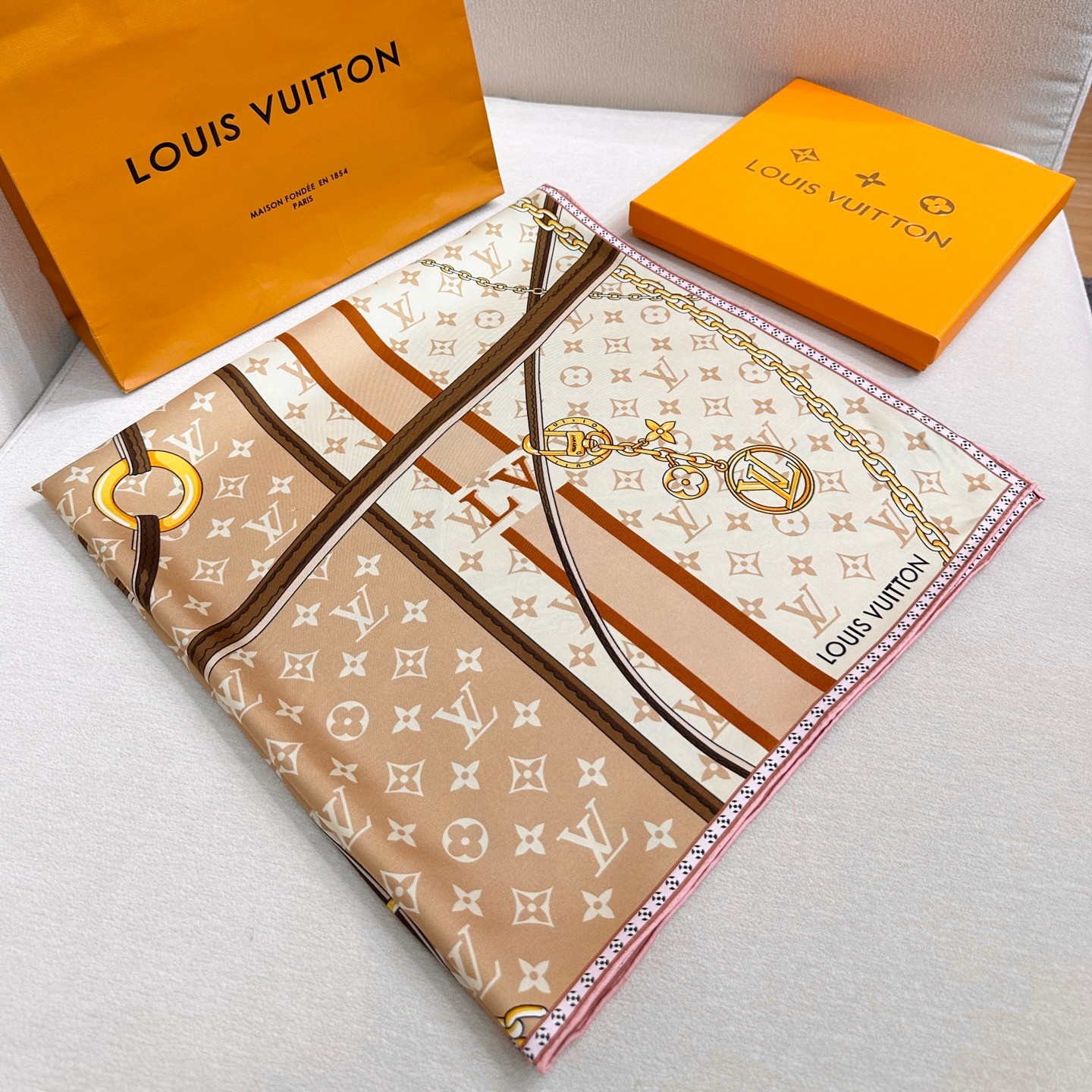 🆕   STRA🆕 P AND TRUNK SQUARE 90方巾 Stra🆕 P And Trunk Square 方