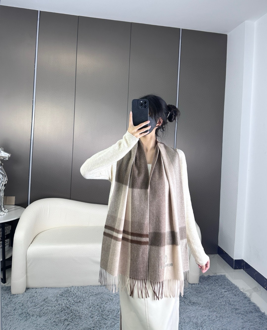 🆕  上新！BURBERRY百分百山羊绒 🆕【▪️ 惊艳！披着围着都美的~让人过目不忘！！】巴宝莉这款出来的效果真的，一