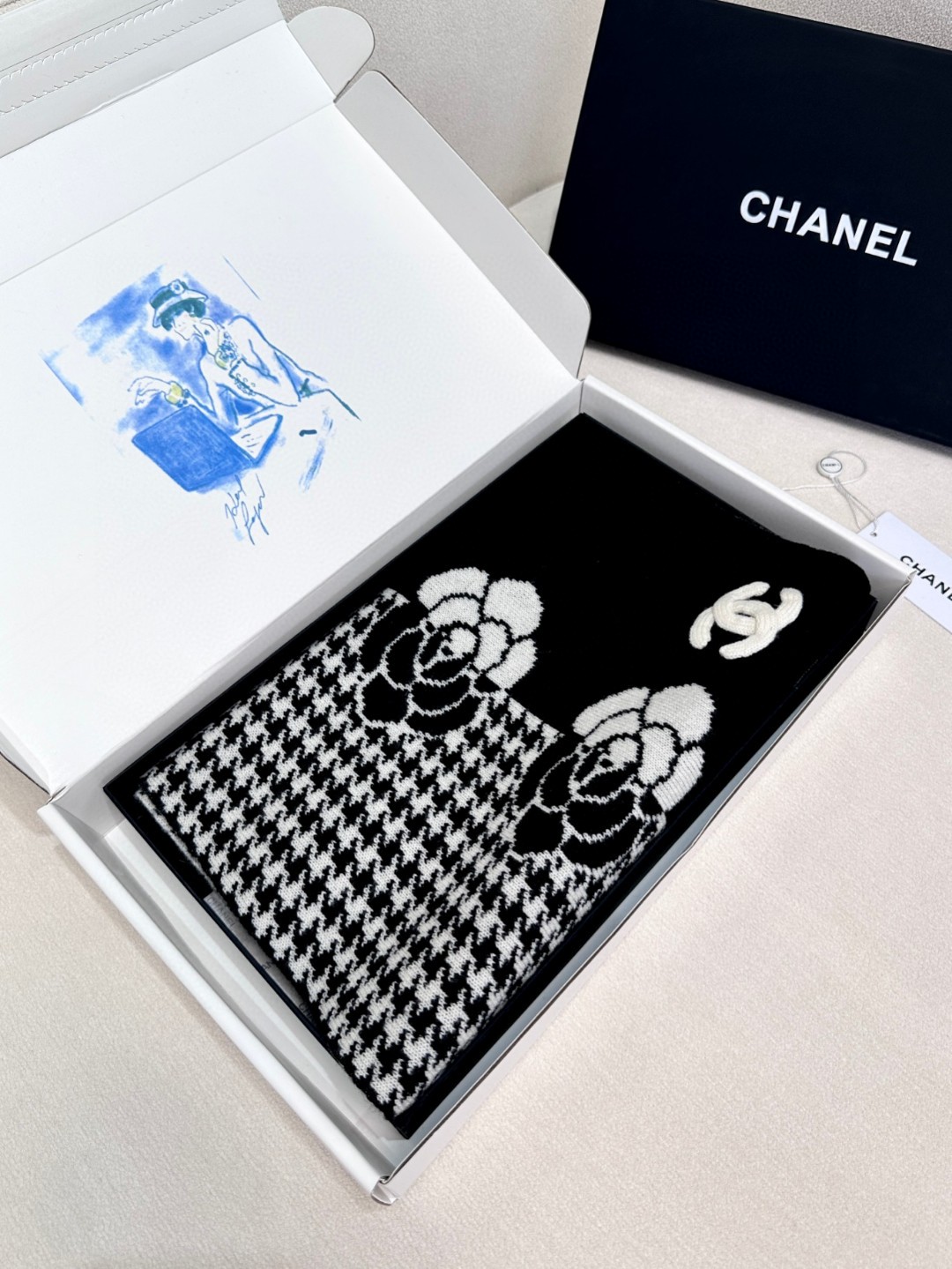🆕 ✨【超级重磅】CHANEL 新款超级重磅的巨好看的款！千鸟格与山茶花针织简直不要太高级！加上手工打造的双C超经典lo
