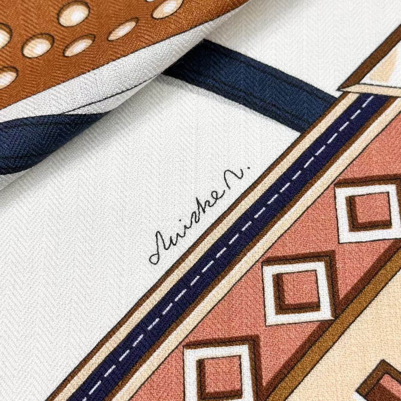 🆕   ❤️HERMES新💞《爱犬的项圈与牵引绳》140披肩 无论是在插图目录的书页间整齐排列，还是陈列于圣奥诺雷福宝大