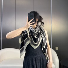🆕 2024年迪奥专柜同步【D字母双面方巾140】💟 这款Diortwin方巾采用双色双面设计,向标志性的Obiqu 🆕 2024年迪奥专柜同步【D字母双面方巾140】💟 这款Diortwin方巾采用双色双面设计,向标志性的Obiqu