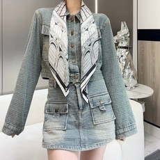 🆕 。香奈儿 25s 大皇宫丝巾 【18mm顶级真丝双面同色丝巾】 这一季香奈儿的丝巾真的是开挂了 大皇宫系列的两款丝巾 🆕 。香奈儿 25s 大皇宫丝巾 【18mm顶级真丝双面同色丝巾】 这一季香奈儿的丝巾真的是开挂了 大皇宫系列的两款丝巾