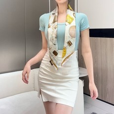 🆕 真心赞‼️【L热气球印花90】本款 U🆕 P and Away 方巾讲述品牌悠久旅行历史。以印花工艺打造热气球、 🆕 真心赞‼️【L热气球印花90】本款 U🆕 P and Away 方巾讲述品牌悠久旅行历史。以印花工艺打造热气球、