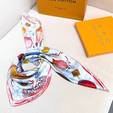 🆕 真心赞‼️【L热气球印花90】本款 U🆕 P and Away 方巾讲述品牌悠久旅行历史。以印花工艺打造热气球、 🆕 真心赞‼️【L热气球印花90】本款 U🆕 P and Away 方巾讲述品牌悠久旅行历史。以印花工艺打造热气球、