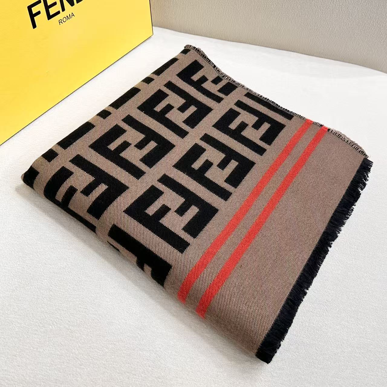 🆕 Fendi重磅最新经典FF字母元素羊毛斗篷,大极品‼️正儿八经的好东西,真材实料非常重磅‼️时下刮起了FF风~~实 🆕 Fendi重磅最新经典FF字母元素羊毛斗篷,大极品‼️正儿八经的好东西,真材实料非常重磅‼️时下刮起了FF风~~实