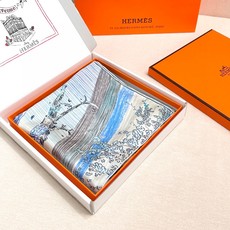 🆕 “翱翔福宝之梦”90方巾~18mm顶级真丝双面印花 手工卷边斜纹真丝方巾(100%桑蚕丝)。 这款爱马仕的经典单 🆕 “翱翔福宝之梦”90方巾~18mm顶级真丝双面印花 手工卷边斜纹真丝方巾(100%桑蚕丝)。 这款爱马仕的经典单