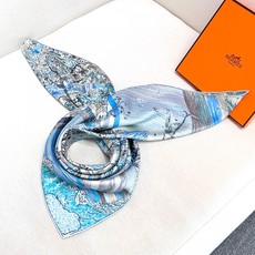 🆕 “翱翔福宝之梦”90方巾~18mm顶级真丝双面印花 手工卷边斜纹真丝方巾(100%桑蚕丝)。 这款爱马仕的经典单 🆕 “翱翔福宝之梦”90方巾~18mm顶级真丝双面印花 手工卷边斜纹真丝方巾(100%桑蚕丝)。 这款爱马仕的经典单