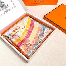 🆕 “翱翔福宝之梦”90方巾~18mm顶级真丝双面印花 手工卷边斜纹真丝方巾(100%桑蚕丝)。 这款爱马仕的经典单 🆕 “翱翔福宝之梦”90方巾~18mm顶级真丝双面印花 手工卷边斜纹真丝方巾(100%桑蚕丝)。 这款爱马仕的经典单