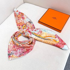 🆕 “翱翔福宝之梦”90方巾~18mm顶级真丝双面印花 手工卷边斜纹真丝方巾(100%桑蚕丝)。 这款爱马仕的经典单 🆕 “翱翔福宝之梦”90方巾~18mm顶级真丝双面印花 手工卷边斜纹真丝方巾(100%桑蚕丝)。 这款爱马仕的经典单
