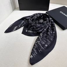 🆕 Chanel-90*90真丝双面方巾 【18mm双面同色】 出道即巅峰🐂火爆到一条难求🖤 高级感十足的字母CC, 🆕 Chanel-90*90真丝双面方巾 【18mm双面同色】 出道即巅峰🐂火爆到一条难求🖤 高级感十足的字母CC,
