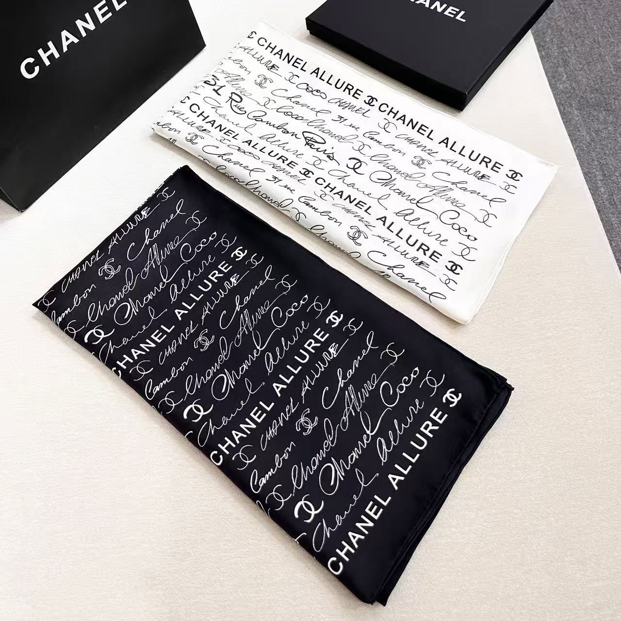 🆕   Chanel-90*90真丝双面方巾 【18mm双面同色】 出道即巅峰🐂火爆到一条难求🖤 高级感十足的字母CC，