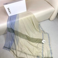 🆕 👑👑罗意威【LW轻盈格纹长巾】很幸运拿到這个品牌的东西,真的不多见,很少在国內做订单,款式真的少的可怜❗️❗️❗️ 🆕 👑👑罗意威【LW轻盈格纹长巾】很幸运拿到這个品牌的东西,真的不多见,很少在国內做订单,款式真的少的可怜❗️❗️❗️