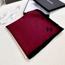 🆕 Chanel 2026秋冬新品 140双面同色丝毛方形披肩 30%桑蚕丝70%羊绒 135*135cm 乳白、酒 🆕 Chanel 2026秋冬新品 140双面同色丝毛方形披肩 30%桑蚕丝70%羊绒 135*135cm 乳白、酒