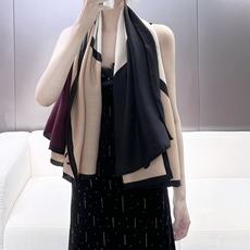 🆕 Chanel 2026秋冬新品 140双面同色丝毛方形披肩 30%桑蚕丝70%羊绒 135*135cm 乳白、酒 🆕 Chanel 2026秋冬新品 140双面同色丝毛方形披肩 30%桑蚕丝70%羊绒 135*135cm 乳白、酒