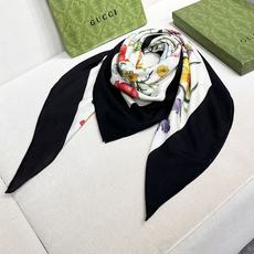 🆕 ❤Gucci 花卉双面印花140丝毛披肩 26秋冬系列倾情推出活力十足的丝毛配饰,这款缀饰Gucci Flora花卉 🆕 ❤Gucci 花卉双面印花140丝毛披肩 26秋冬系列倾情推出活力十足的丝毛配饰,这款缀饰Gucci Flora花卉