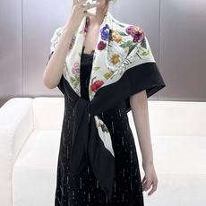 🆕 ❤Gucci 花卉双面印花140丝毛披肩 26秋冬系列倾情推出活力十足的丝毛配饰,这款缀饰Gucci Flora花卉 🆕 ❤Gucci 花卉双面印花140丝毛披肩 26秋冬系列倾情推出活力十足的丝毛配饰,这款缀饰Gucci Flora花卉