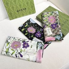 🆕 ❤Gucci 花卉双面印花140丝毛披肩 26秋冬系列倾情推出活力十足的丝毛配饰,这款缀饰Gucci Flora花卉 🆕 ❤Gucci 花卉双面印花140丝毛披肩 26秋冬系列倾情推出活力十足的丝毛配饰,这款缀饰Gucci Flora花卉