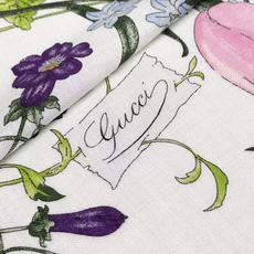 🆕 ❤Gucci 花卉双面印花140丝毛披肩 26秋冬系列倾情推出活力十足的丝毛配饰,这款缀饰Gucci Flora花卉 🆕 ❤Gucci 花卉双面印花140丝毛披肩 26秋冬系列倾情推出活力十足的丝毛配饰,这款缀饰Gucci Flora花卉