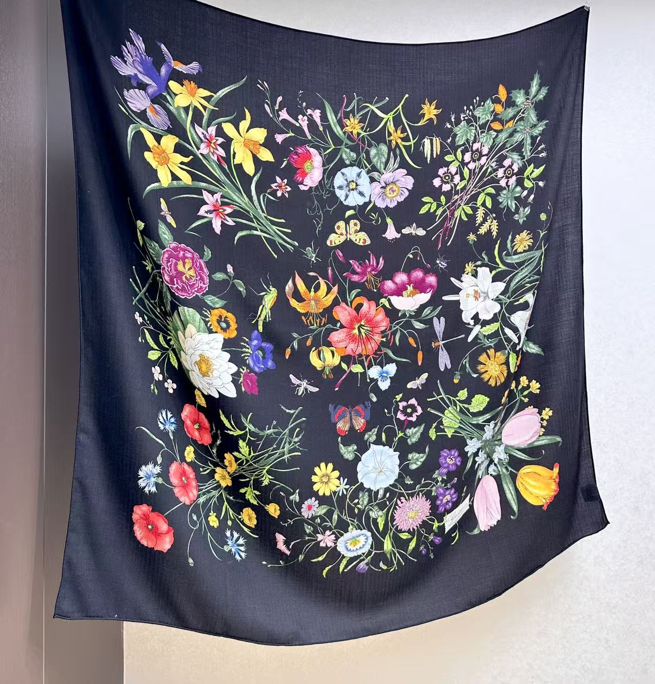 🆕 ❤Gucci 花卉双面印花140丝毛披肩 26秋冬系列倾情推出活力十足的丝毛配饰,这款缀饰Gucci Flora花卉 🆕 ❤Gucci 花卉双面印花140丝毛披肩 26秋冬系列倾情推出活力十足的丝毛配饰,这款缀饰Gucci Flora花卉