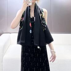 🆕 ❤Gucci 花卉双面印花140丝毛披肩 26秋冬系列倾情推出活力十足的丝毛配饰,这款缀饰Gucci Flora花卉 🆕 ❤Gucci 花卉双面印花140丝毛披肩 26秋冬系列倾情推出活力十足的丝毛配饰,这款缀饰Gucci Flora花卉
