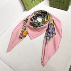 🆕 ❤Gucci 花卉双面印花140丝毛披肩 26秋冬系列倾情推出活力十足的丝毛配饰,这款缀饰Gucci Flora花卉 🆕 ❤Gucci 花卉双面印花140丝毛披肩 26秋冬系列倾情推出活力十足的丝毛配饰,这款缀饰Gucci Flora花卉