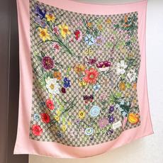 🆕 ❤Gucci 花卉双面印花140丝毛披肩 26秋冬系列倾情推出活力十足的丝毛配饰,这款缀饰Gucci Flora花卉 🆕 ❤Gucci 花卉双面印花140丝毛披肩 26秋冬系列倾情推出活力十足的丝毛配饰,这款缀饰Gucci Flora花卉