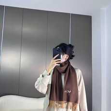 🆕 怒赞自留,难得的高端女款‼️家属福利‼️LV非常正的男女围巾~面料大爱,非常柔软细腻舒服,‼️大气简约,超级好看的 🆕 怒赞自留,难得的高端女款‼️家属福利‼️LV非常正的男女围巾~面料大爱,非常柔软细腻舒服,‼️大气简约,超级好看的