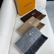 🆕 怒赞自留,难得的高端女款‼️家属福利‼️LV非常正的男女围巾~面料大爱,非常柔软细腻舒服,‼️大气简约,超级好看的 🆕 怒赞自留,难得的高端女款‼️家属福利‼️LV非常正的男女围巾~面料大爱,非常柔软细腻舒服,‼️大气简约,超级好看的