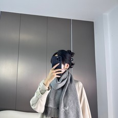 🆕 怒赞自留,难得的高端女款‼️家属福利‼️LV非常正的男女围巾~面料大爱,非常柔软细腻舒服,‼️大气简约,超级好看的 🆕 怒赞自留,难得的高端女款‼️家属福利‼️LV非常正的男女围巾~面料大爱,非常柔软细腻舒服,‼️大气简约,超级好看的