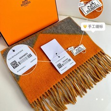 大H【双面提花加厚流苏小围巾】 且买且珍惜,都是出口订单所以比较难遇❤东西讲究少而精。好看的一定要收这款H家围巾,款式很 大H【双面提花加厚流苏小围巾】 且买且珍惜,都是出口订单所以比较难遇❤东西讲究少而精。好看的一定要收这款H家围巾,款式很