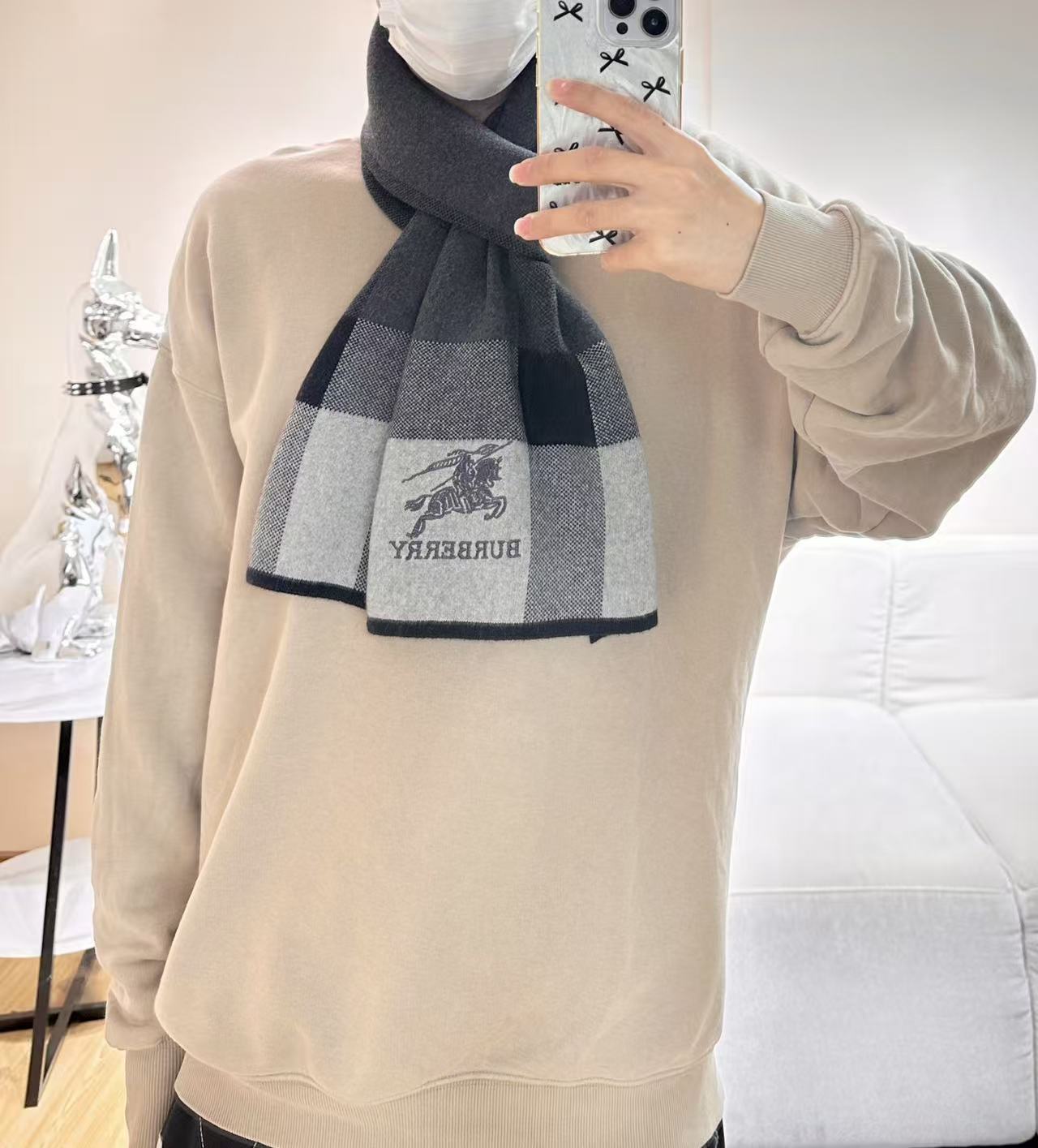 🆕  Burberry爆款上新 高端男士围巾👍【经典战马格纹】独家牛货🐂  具有超高羊绒品质才会被此品牌青睐‼️这种精品