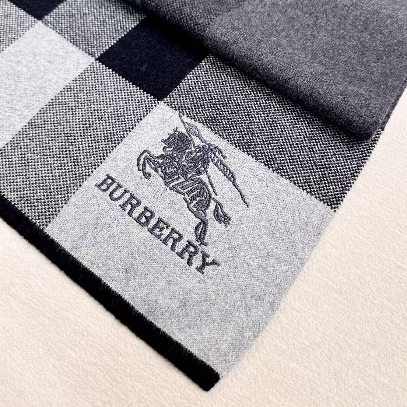 🆕  Burberry爆款上新 高端男士围巾👍【经典战马格纹】独家牛货🐂  具有超高羊绒品质才会被此品牌青睐‼️这种精品