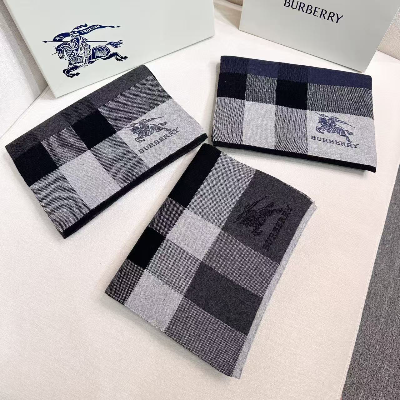 🆕  Burberry爆款上新 高端男士围巾👍【经典战马格纹】独家牛货🐂  具有超高羊绒品质才会被此品牌青睐‼️这种精品