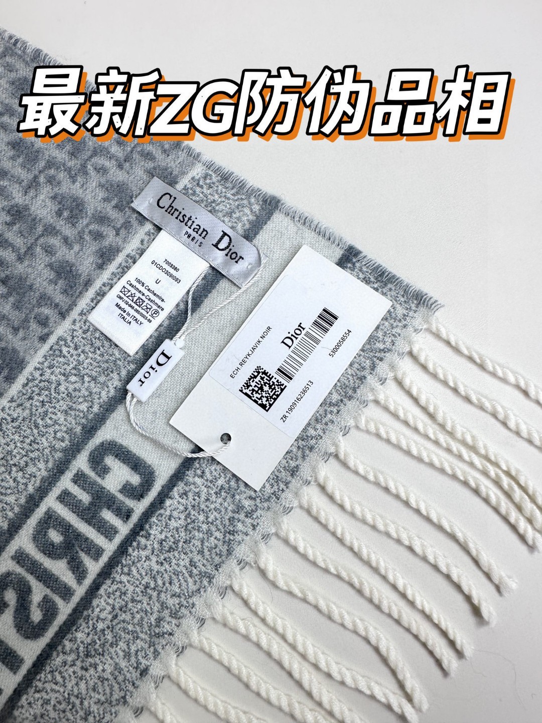 🆕  Dio* Oblique 印花/刺绣图案装饰，于 1967 年由 D率先推出。这款围巾大部分采用针织手法，边缘采用