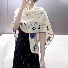 🆕 Chanel 🌊✨🐚💙Coco Beach 140双面丝毛披肩 26秋冬新品~ 被它的印花治愈,Coco Be 🆕 Chanel 🌊✨🐚💙Coco Beach 140双面丝毛披肩 26秋冬新品~ 被它的印花治愈,Coco Be