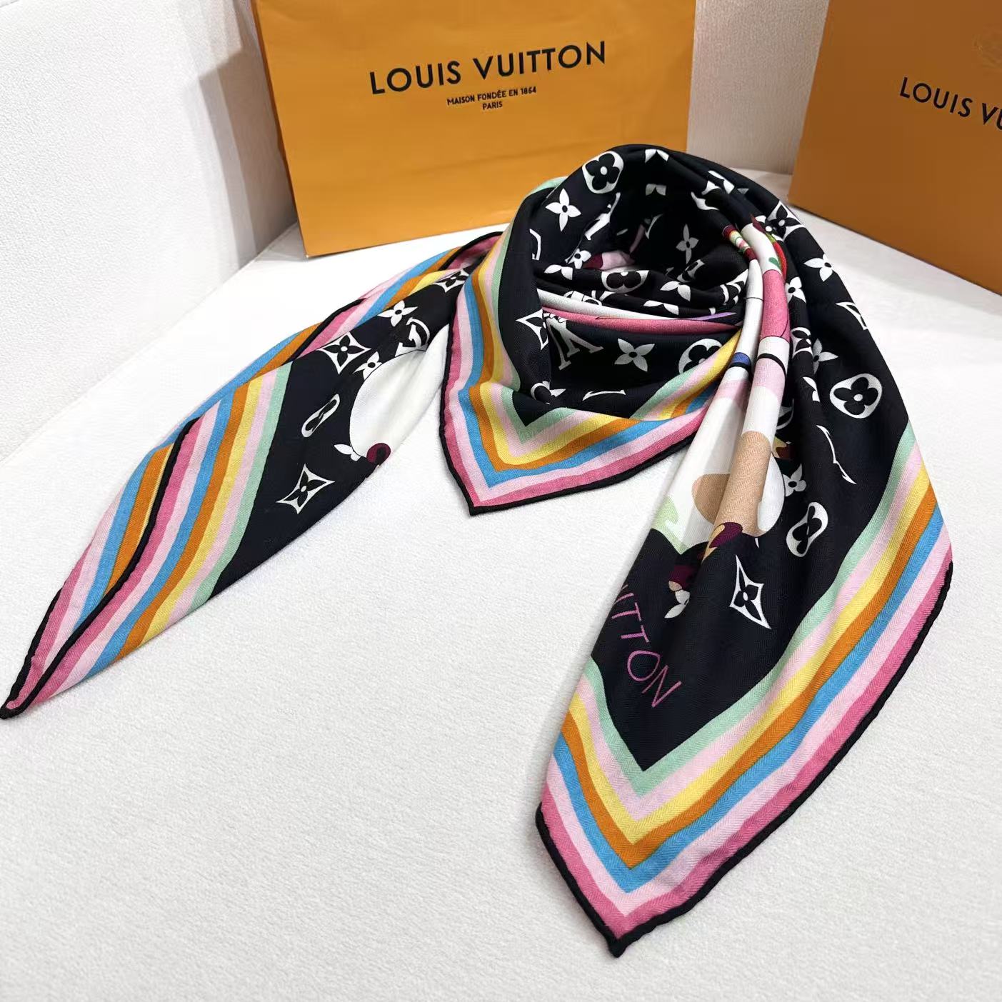 🆕   LV x TM SU🆕 PERFLAT 140丝毛方巾 【140真丝羊毛双面同色披肩】 LV x TM Mono