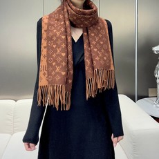 🆕 【▪️可以信手拈来的高级时髦感!!】品质超级赞,这个价格真心超值到家了!!LV又一款秋冬款围巾,老花是LV最时髦的设 🆕 【▪️可以信手拈来的高级时髦感!!】品质超级赞,这个价格真心超值到家了!!LV又一款秋冬款围巾,老花是LV最时髦的设