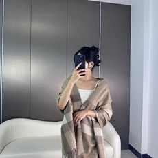 🆕 上新! 巴宝利2023年专柜经典战马💗围巾披肩重磅来了 bur原单殿堂级皇室最新款‼️专柜在售16000+ 🆕 上新! 巴宝利2023年专柜经典战马💗围巾披肩重磅来了 bur原单殿堂级皇室最新款‼️专柜在售16000+