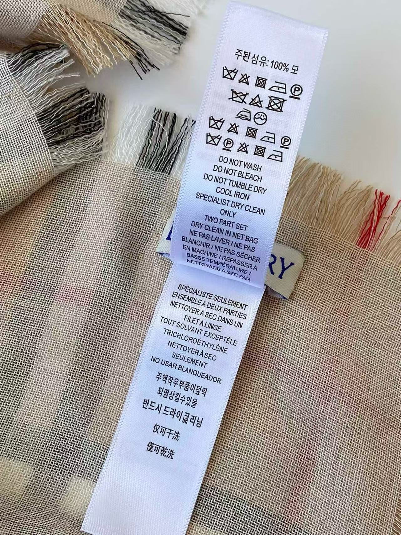🆕   BURBERRY新款【放大看细节📢】织造细节完美！双面提花工艺！战马图案清晰，凹凸感特别强。115支混纺纱线，手