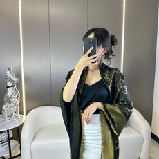 💕G家【GG金线提花披肩140】方巾,璀璨至极,女神必备的,实物真的美得太闪耀了,品质极好‼️款式经典,大方时髦,不过时 💕G家【GG金线提花披肩140】方巾,璀璨至极,女神必备的,实物真的美得太闪耀了,品质极好‼️款式经典,大方时髦,不过时