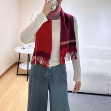 新年红❤️百分之百山羊绒!2026年巴宝利难得的高端男女款,非常正的男女士围巾~面料大爱,非常柔软细腻舒服‼大气简约,超 新年红❤️百分之百山羊绒!2026年巴宝利难得的高端男女款,非常正的男女士围巾~面料大爱,非常柔软细腻舒服‼大气简约,超